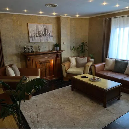 - 3 Bedroom Near شقة كونستانتا