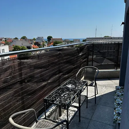 - 3 Bedroom Near Appartement *